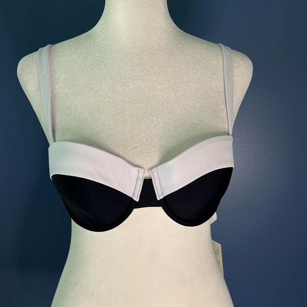 Cupshe JOJO color block, bikini top, black &bwhite, underwire, NWT, sz S, classy
